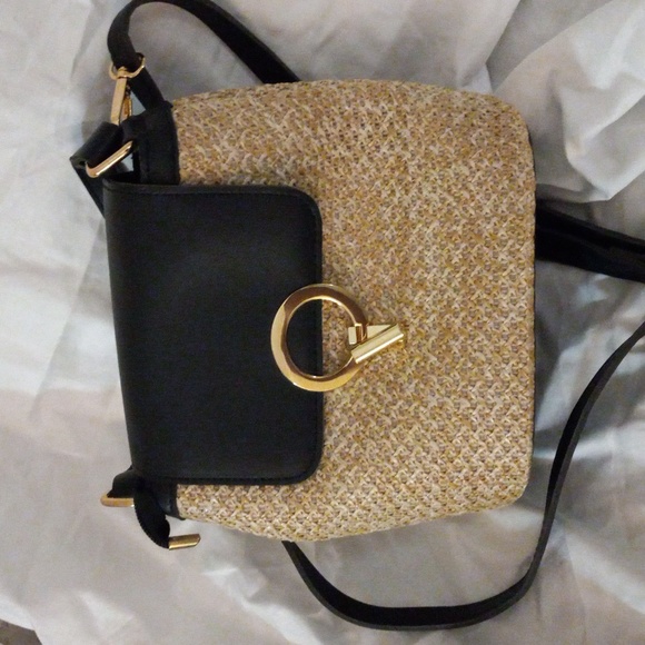 Straw Crossbody Bag Purse Flap-Over Circle Lock Zip 7" X 8.5" Lined Black Trim - Picture 6 of 7